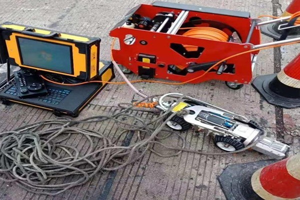 突泉CCTV管道检测机器人