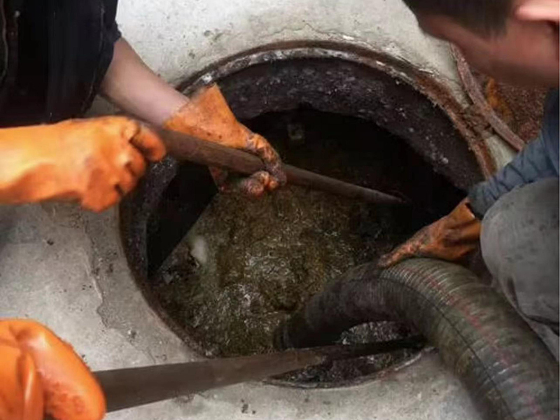 突泉清理化粪池时如何避免沼气的危害?